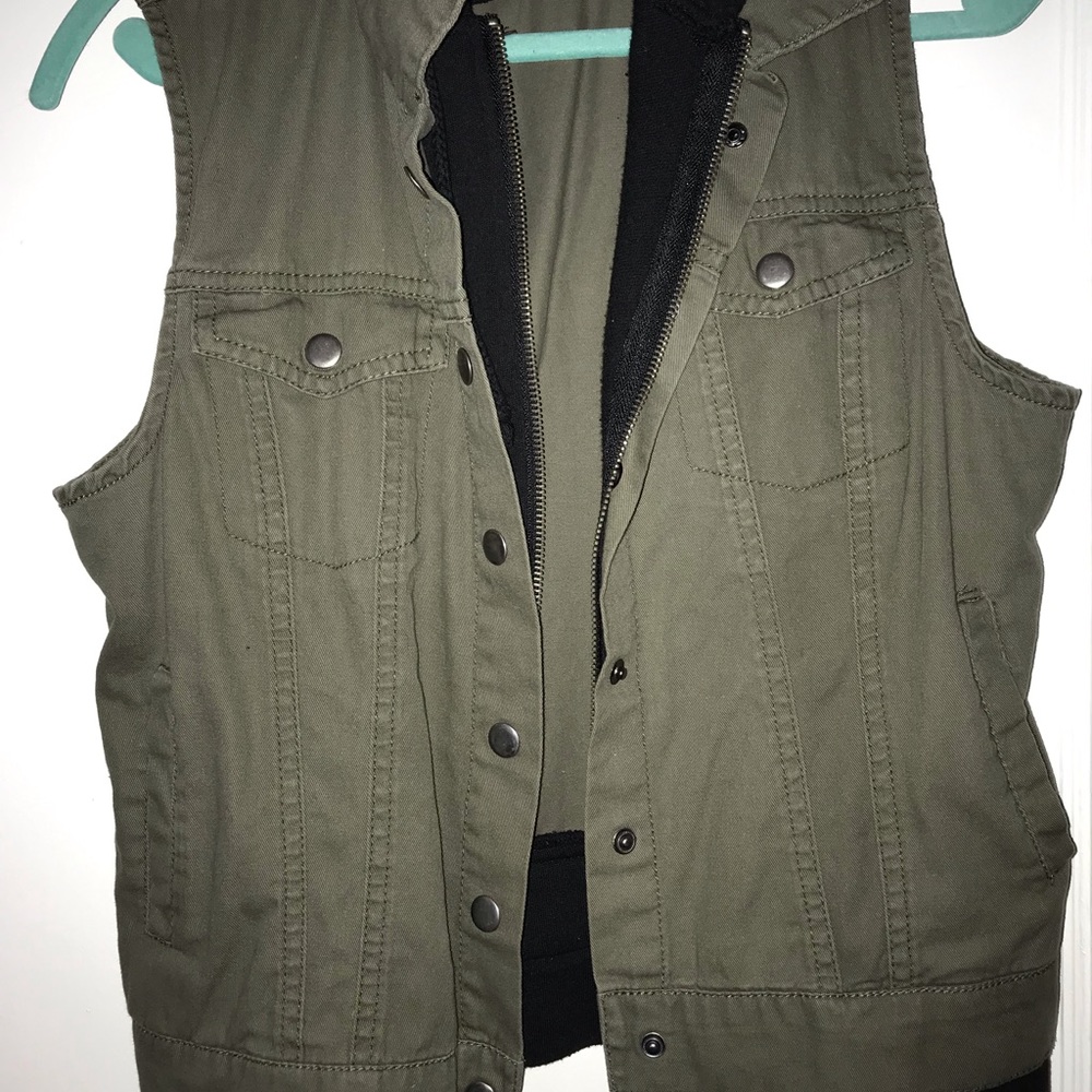 Sleeveless Jacket